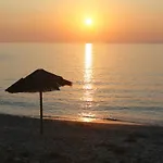 Apartamento Stunning Seafront In Kea