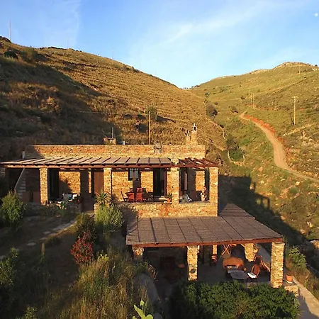 Stunning Seafront In Kea アパート