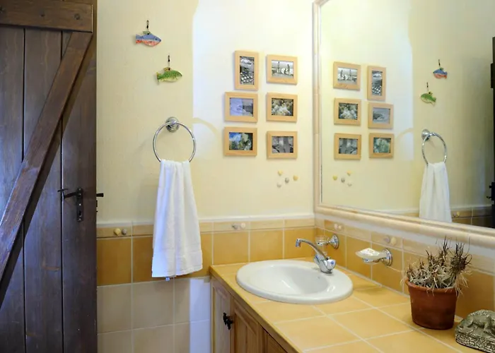 Stunning Seafront In Kea *