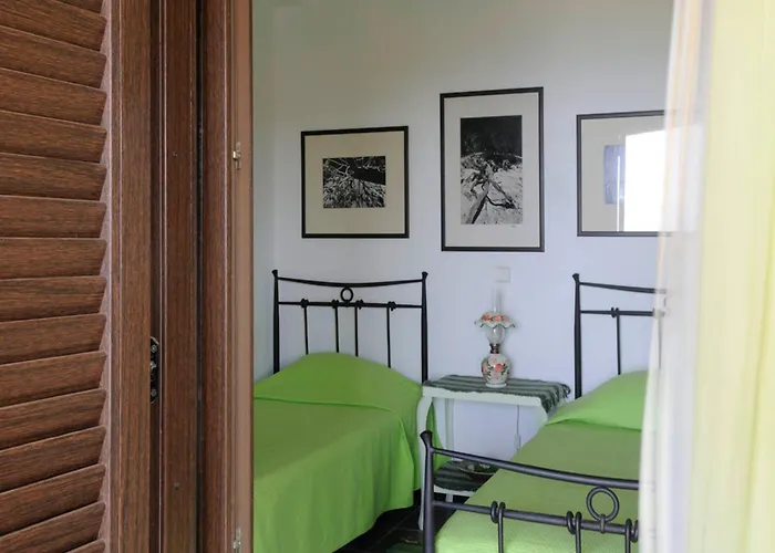 Stunning Seafront In Kea *