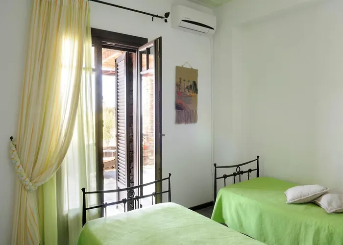 Stunning Seafront In Kea