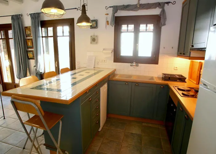 Stunning Seafront In Kea *