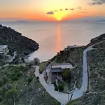 Stunning Seafront In Kea Apartman *